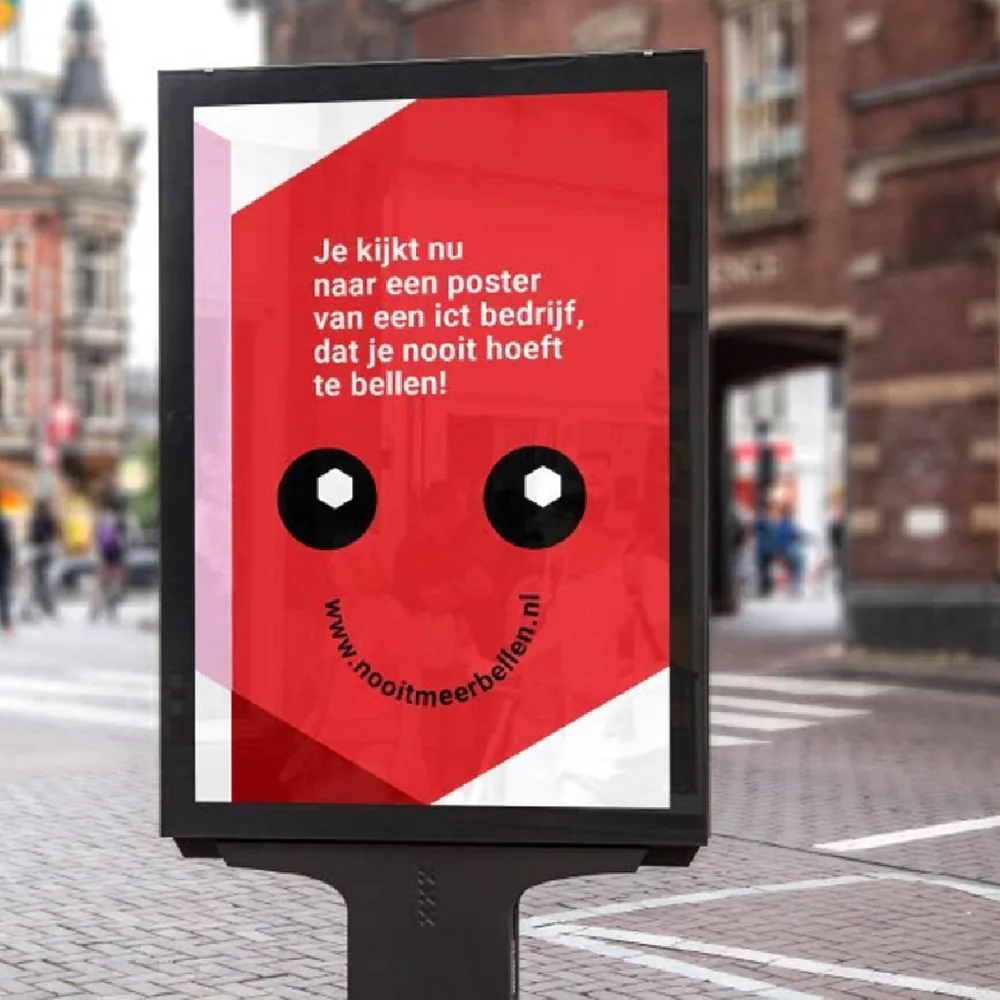 Portfoliovoorbeeld: campagnebeeld Feka ICT, een ontworpen posterabri in winkelstraat